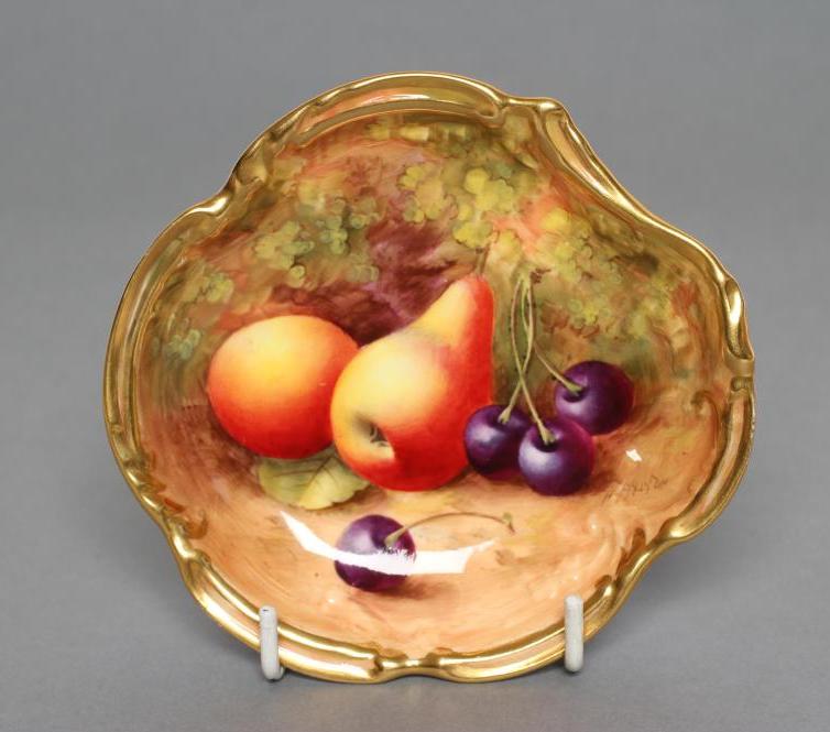 A ROYAL WORCESTER CHINA PIN TRAY Image