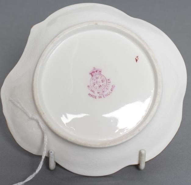 A ROYAL WORCESTER CHINA PIN TRAY Image