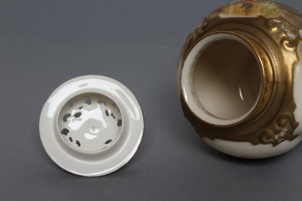 A ROYAL WORCESTER CHINA POT POURRI VASE AND COVER Image