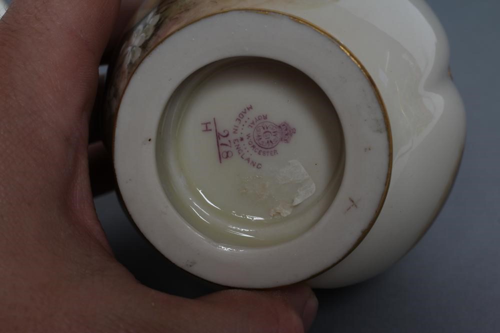 A ROYAL WORCESTER CHINA POT POURRI VASE AND COVER Image