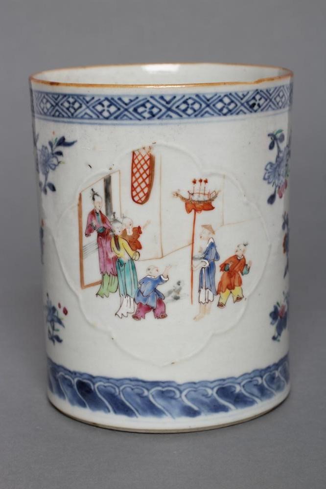 A CHINESE PORCELAIN MUG of plain cylindrical form with pulled handle Image