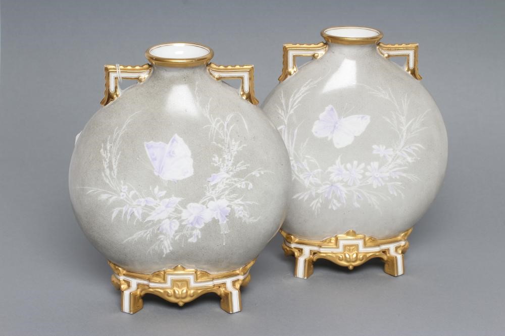 A PAIR OF ROYAL WORCESTER PORCELAIN AESTHETIC MOON FLASKS Image