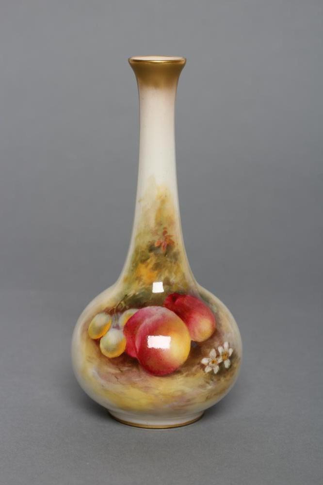 A ROYAL WORCESTER CHINA SMALL BUD VASE Image