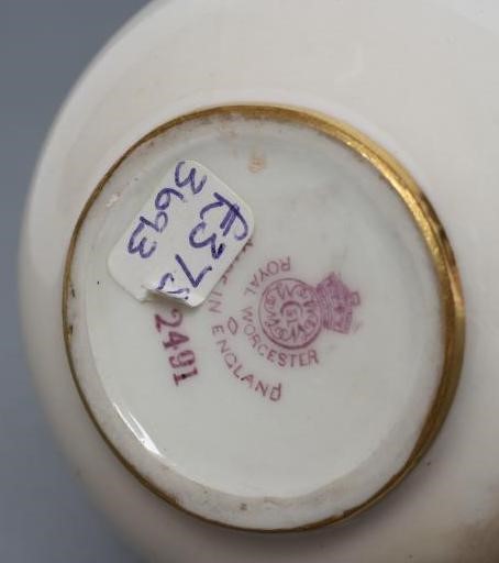 A ROYAL WORCESTER CHINA SMALL BUD VASE Image