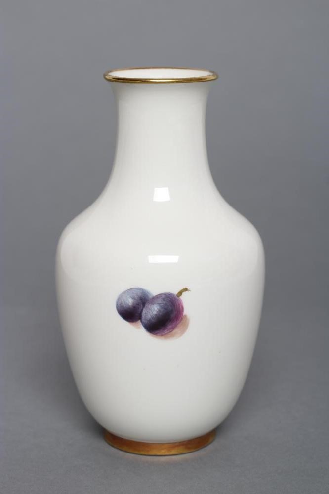 A ROYAL WORCESTER CHINA SMALL VASE Image