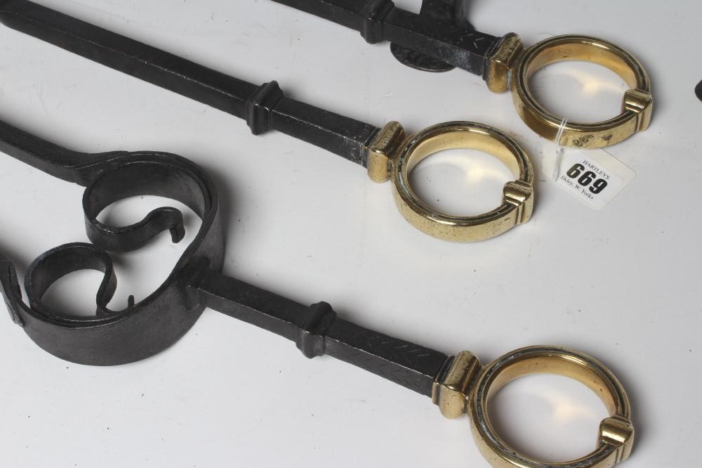 A SET OF ARTS AND CRAFTS STYLE WROUGHT IRON FIRE IMPLEMENTS Image