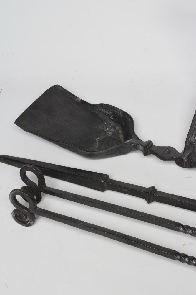 A SET OF ARTS AND CRAFTS STYLE WROUGHT IRON FIRE IMPLEMENTS Image