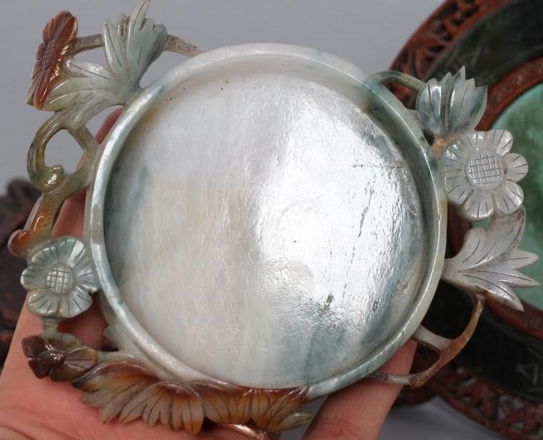 A CHINESE JADE DISH Image