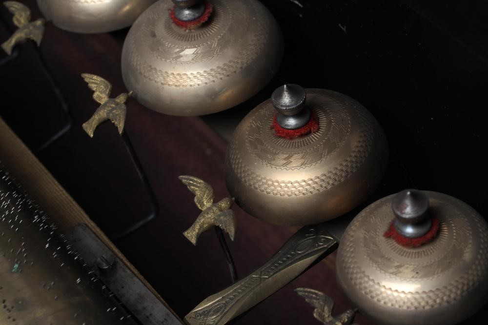 A SWISS MUSICAL BOX Image