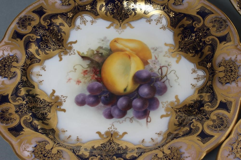 A SET OF THREE ROYAL WORCESTER CHINA CABINET PLATES Image