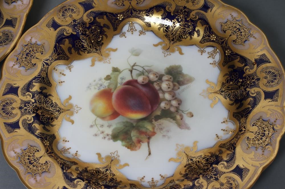 A SET OF THREE ROYAL WORCESTER CHINA CABINET PLATES Image