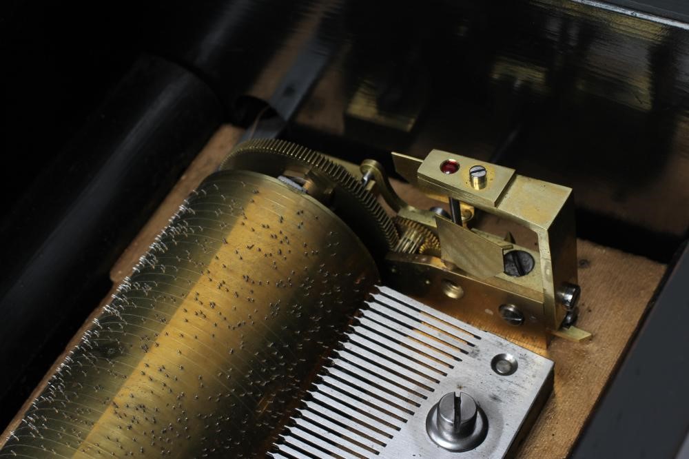 A SWISS MUSICAL BOX Image