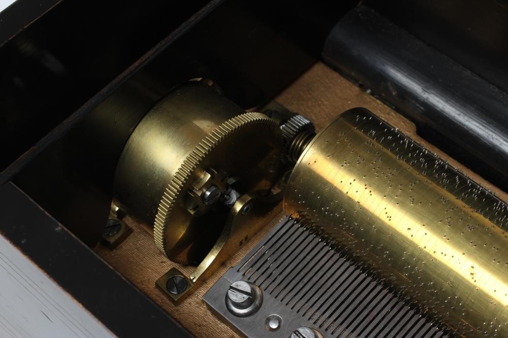 A SWISS MUSICAL BOX Image