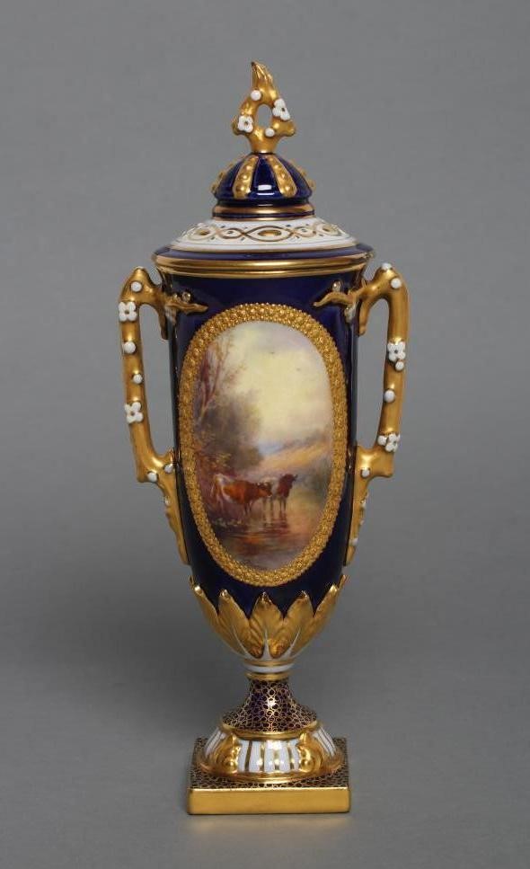 A ROYAL WORCESTER CHINA SMALL URN AND COVER Image