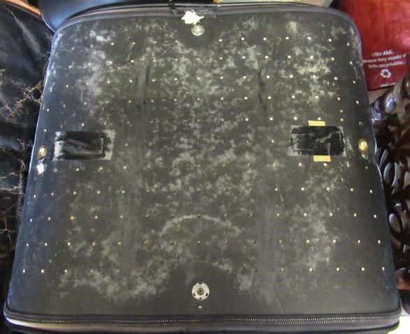 A CHARLES AND RAY EAMES HERMAN MILLER LOUNGE CHAIR AND OTTOMAN Image