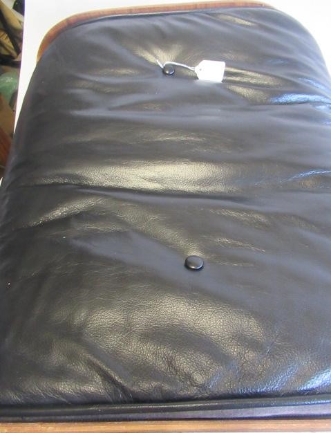 A CHARLES AND RAY EAMES HERMAN MILLER LOUNGE CHAIR AND OTTOMAN Image