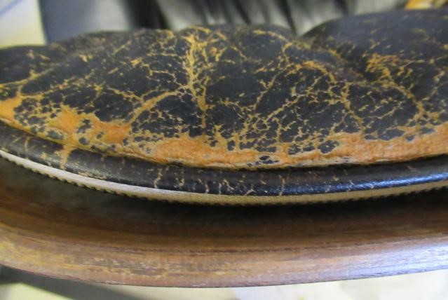 A CHARLES AND RAY EAMES HERMAN MILLER LOUNGE CHAIR AND OTTOMAN Image