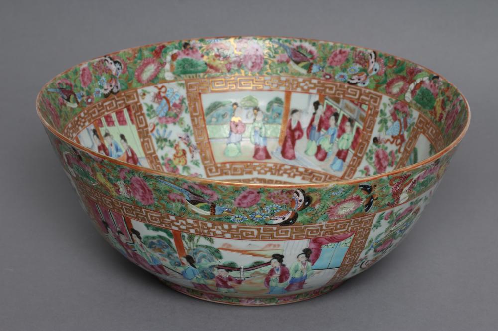 A CANTONESE PORCELAIN BOWL of plain circular form Image