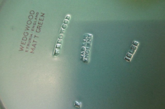 AN ART DECO WEDGWOOD GREEN MATT GLAZED EARTHENWARE PART DINNER SERVICE Image