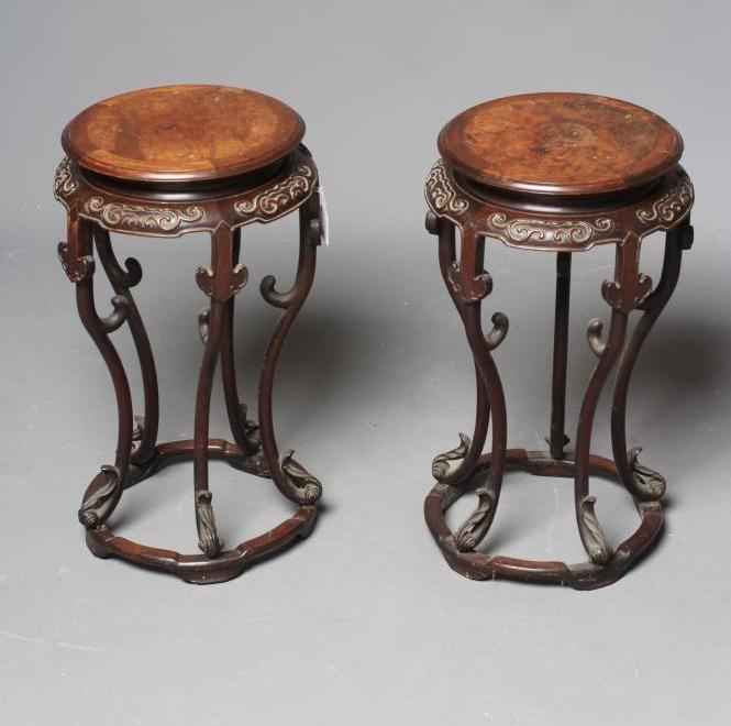 A PAIR OF CHINESE PADOUK WOOD JARDINIERE STANDS Image