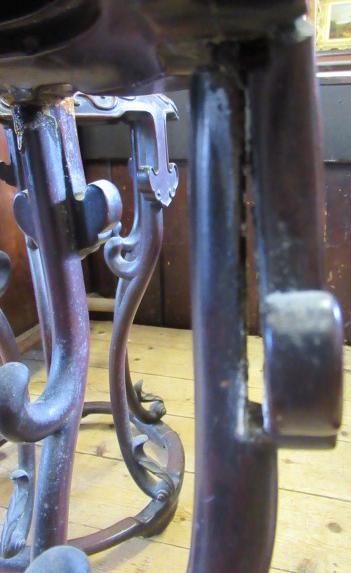 A PAIR OF CHINESE PADOUK WOOD JARDINIERE STANDS Image