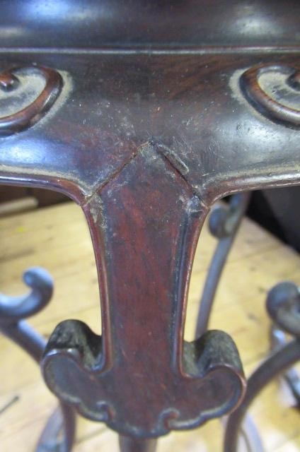 A PAIR OF CHINESE PADOUK WOOD JARDINIERE STANDS Image