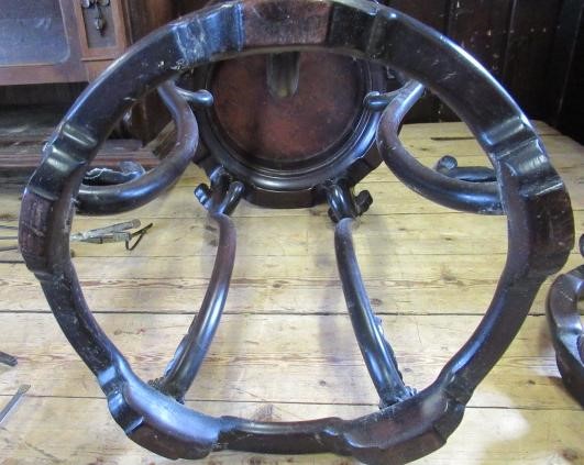 A PAIR OF CHINESE PADOUK WOOD JARDINIERE STANDS Image