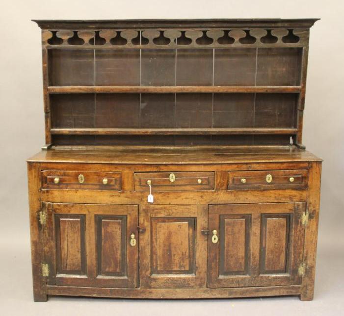 A GEORGIAN OAK DRESSER Image