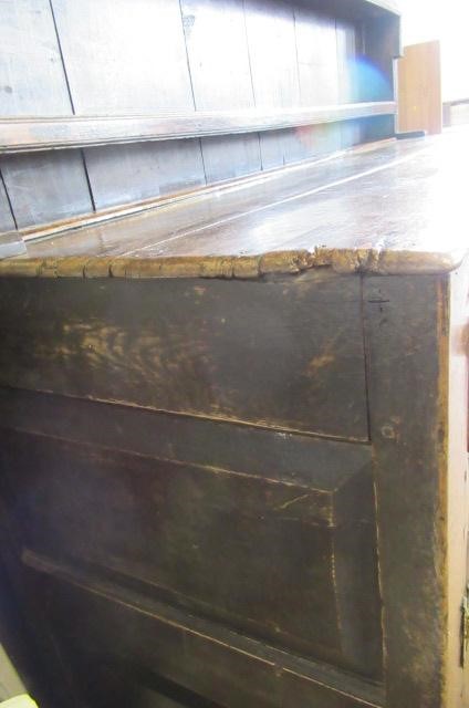 A GEORGIAN OAK DRESSER Image