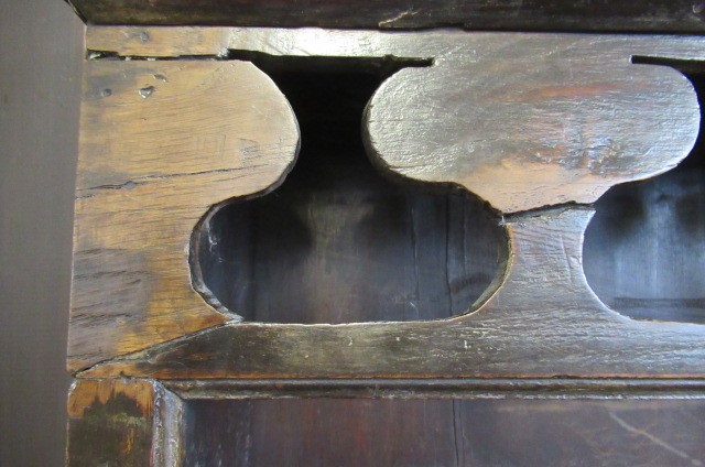 A GEORGIAN OAK DRESSER Image