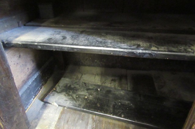 A GEORGIAN OAK DRESSER Image