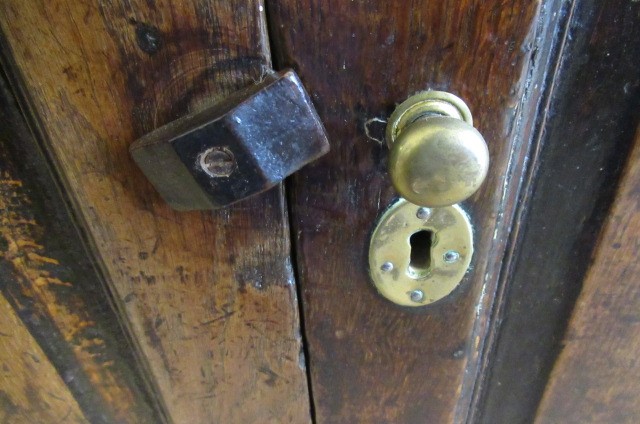 A GEORGIAN OAK DRESSER Image