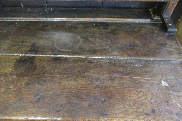A GEORGIAN OAK DRESSER Image