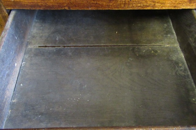 A GEORGIAN OAK DRESSER Image