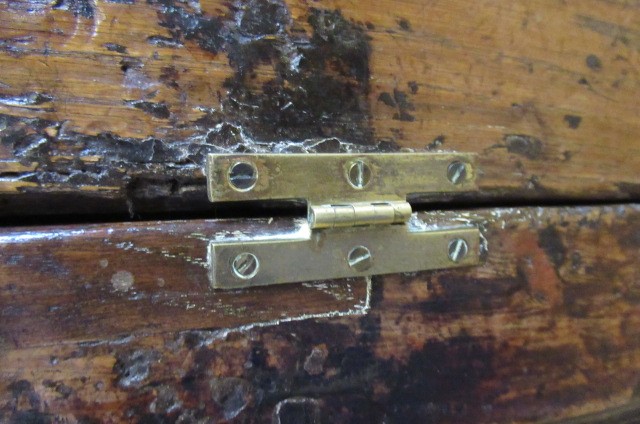 A GEORGIAN OAK DRESSER Image