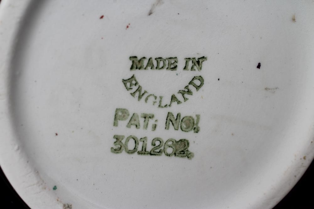 AN ART DECO GRIMWADES POTTERY "JAZZ" COFFEE SERVICE of plain tapering cylindrical form Image