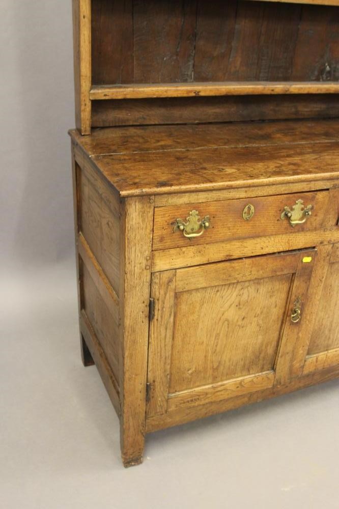 A GEORGIAN OAK DRESSER Image