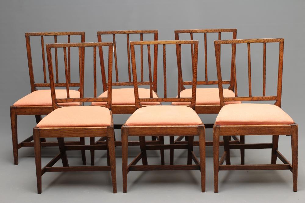 A SET OF SIX GEORGIAN COUNTRY OAK DINING CHAIRS Image