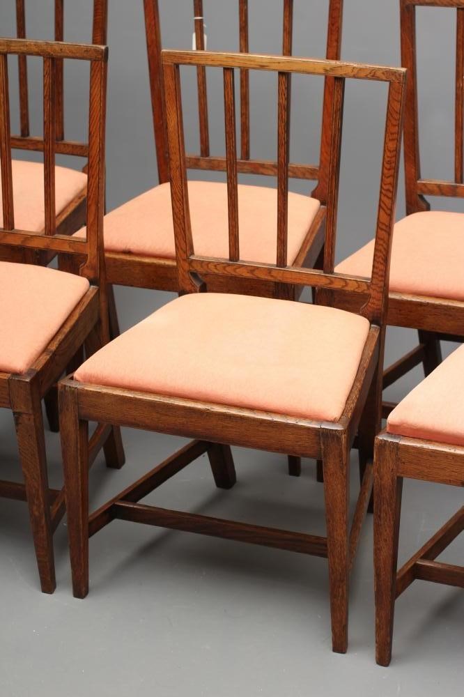 A SET OF SIX GEORGIAN COUNTRY OAK DINING CHAIRS Image