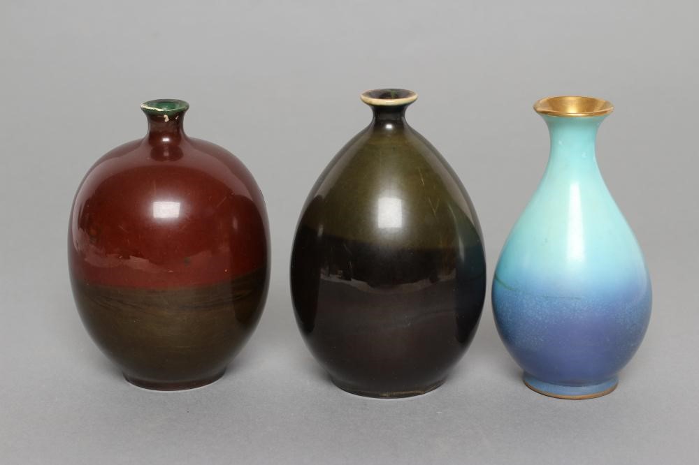 A ROYAL DOULTON CHINA SMALL VASE Image