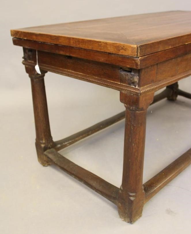 AN OAK DRAW LEAF TABLE Image