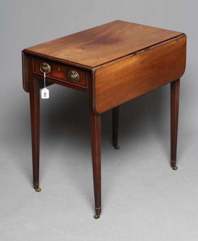 A GEORGIAN MAHOGANY PEMBROKE TABLE Image