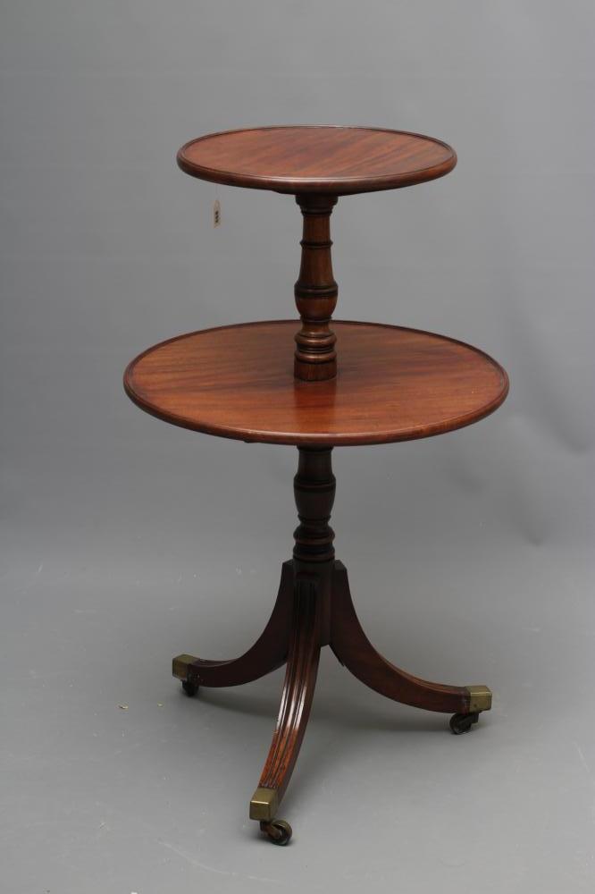 A GEORGIAN MAHOGANY DUMB WAITER Image