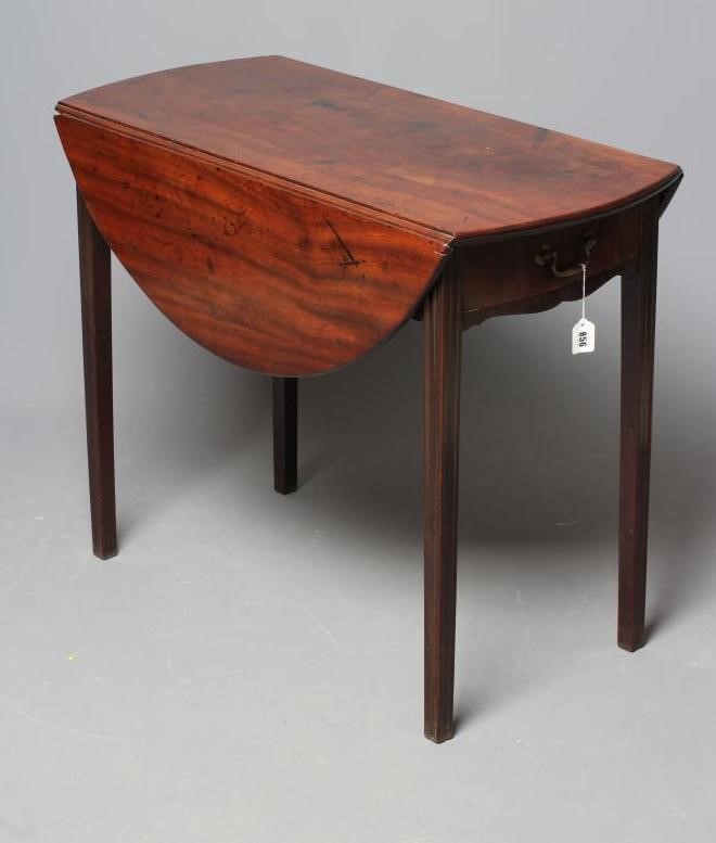 A GEORGIAN MAHOGANY DROP LEAF TABLE Image