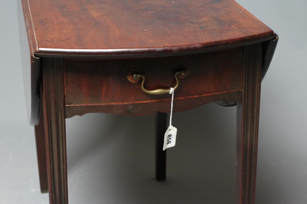 A GEORGIAN MAHOGANY DROP LEAF TABLE Image