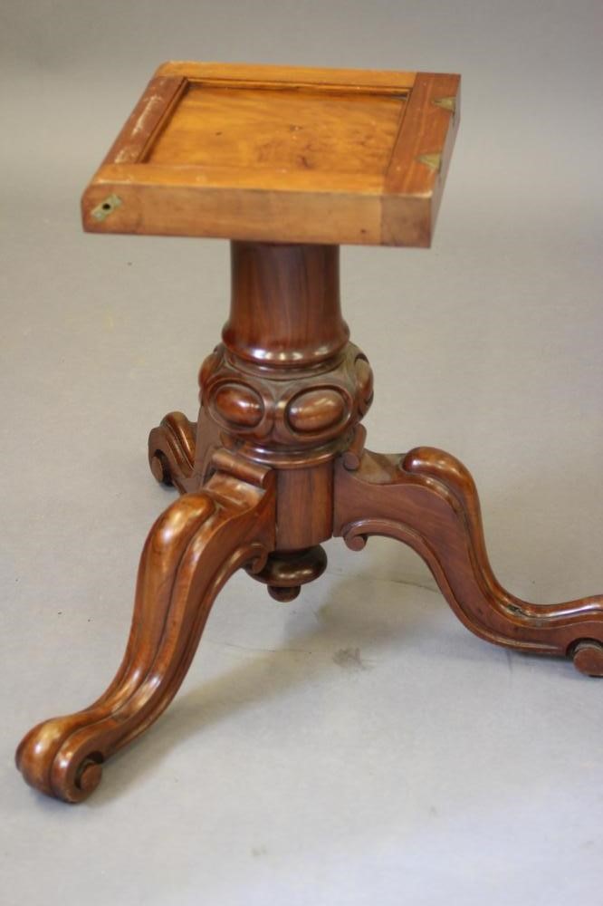 A VICTORIAN WALNUT CENTRE TABLE Image