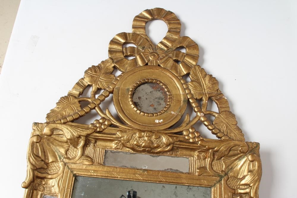 A FRENCH CARVED GILT WOOD PIER GLASS Image