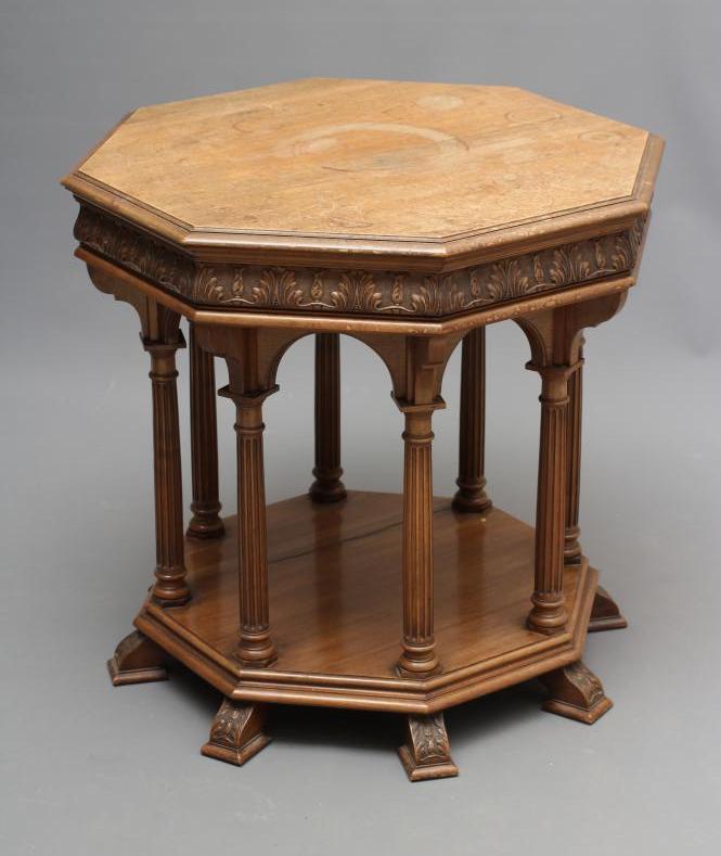 A MAHOGANY OCCASIONAL TABLE Image
