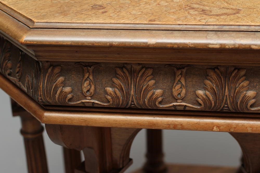 A MAHOGANY OCCASIONAL TABLE Image