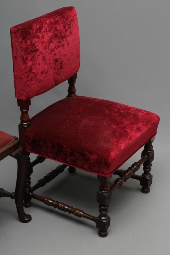 AN EARLY GEORGIAN WALNUT SIDE CHAIR with vase shaped splat Image